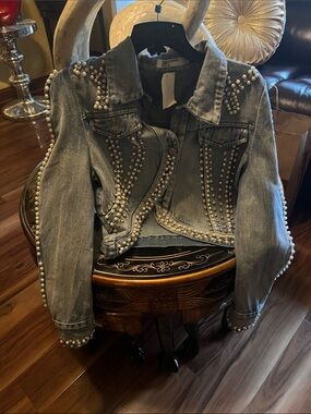 Adonna Pearl-Embellished Light Wash Denim Jacket - Blue